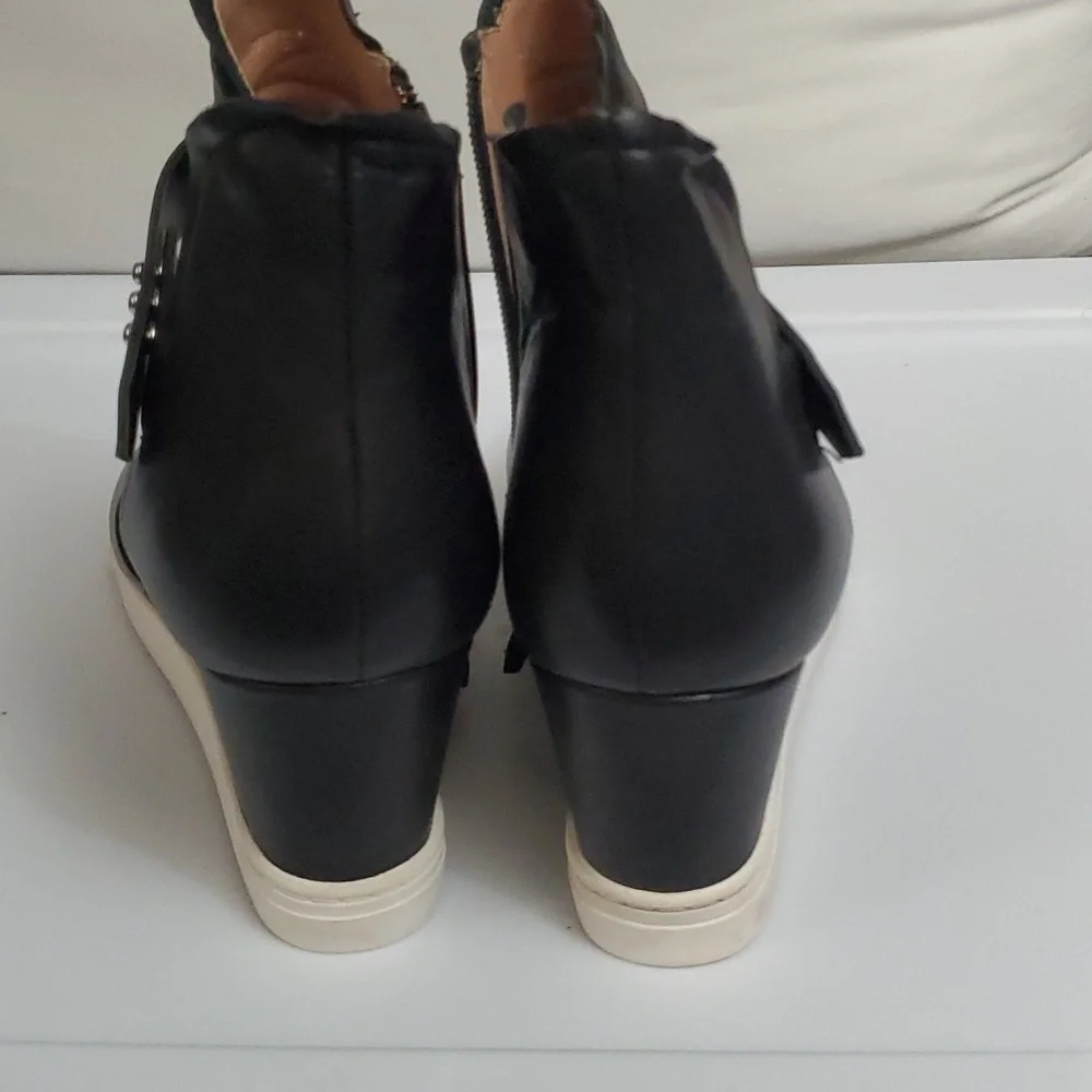 Shoes - Picture 3 of 5